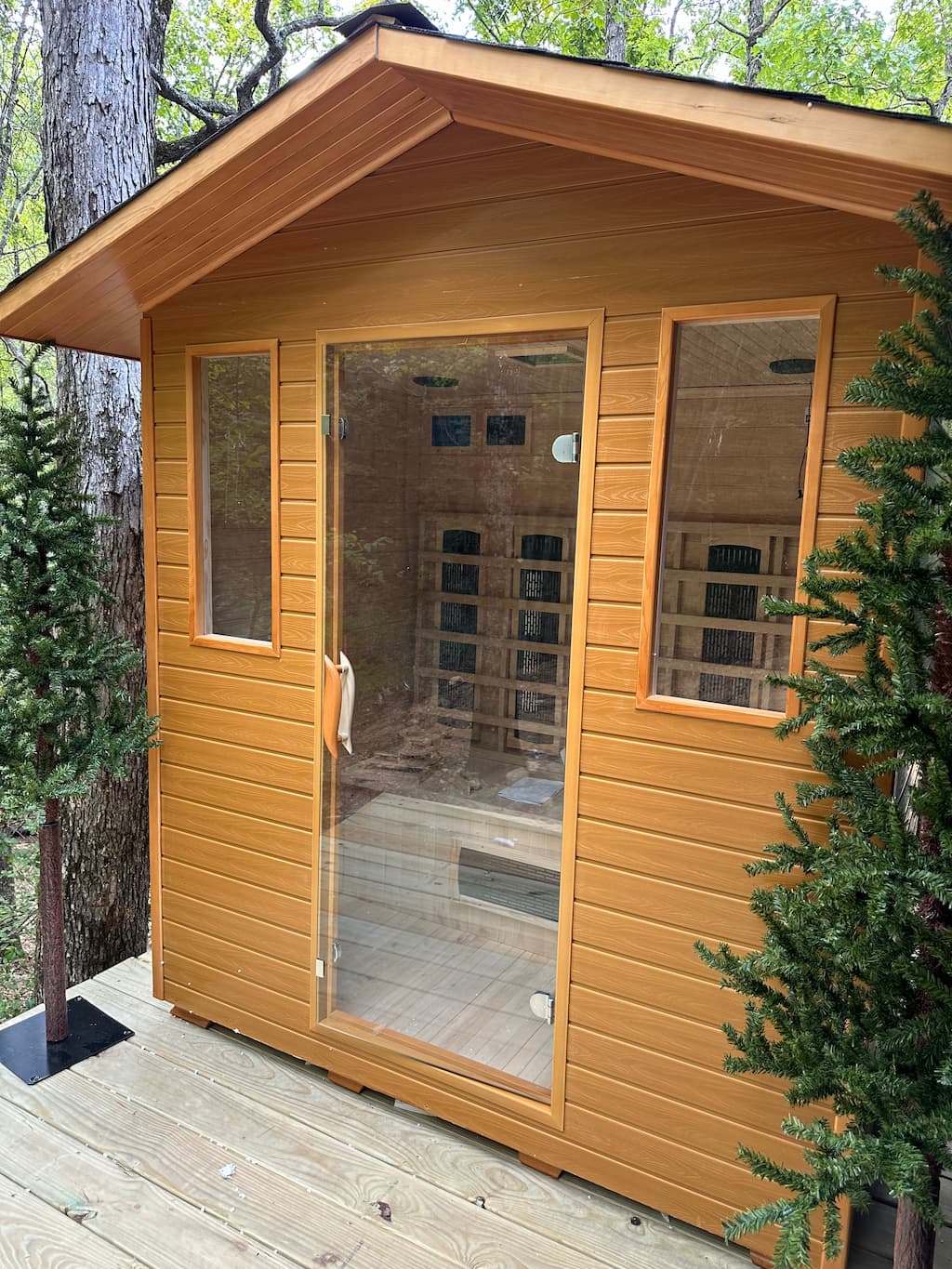 SunRay HL400D 4-Person Cayenne Outdoor Infrared Sauna